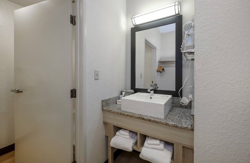 Gainesville Hotel | Red Roof Inn PLUS+ Gainesville