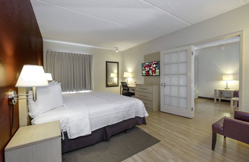 Gainesville Hotel | Red Roof Inn PLUS+ Gainesville