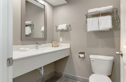 Galveston Hotel | Red Roof Inn Plus+ Galveston - Beachfront