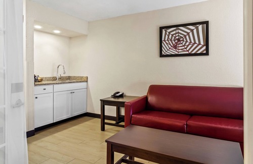 Southpoint Hotel | Red Roof Inn PLUS+ Jacksonville - Southpoint