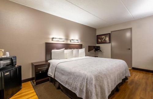 Larkwood Hotel | Red Roof Inn PLUS+ Nashville Airport