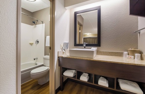 Larkwood Hotel | Red Roof Inn PLUS+ Nashville Airport