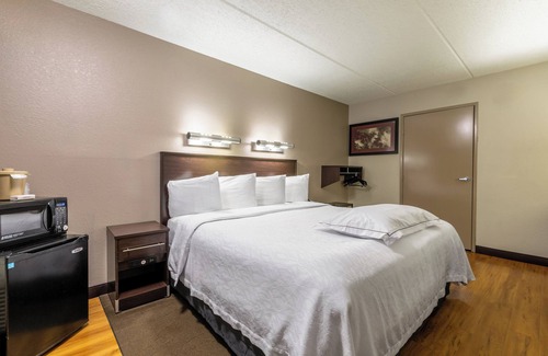 Larkwood Hotel | Red Roof Inn PLUS+ Nashville Airport