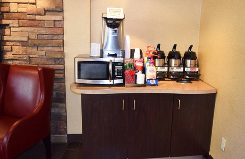 Monroeville Hotel | Red Roof Inn PLUS+ Pittsburgh East - Monroeville