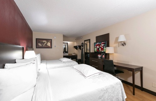 Monroeville Hotel | Red Roof Inn PLUS+ Pittsburgh East - Monroeville