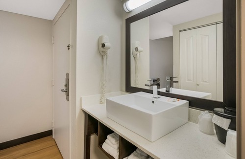 Ashley Oaks Hotel | Red Roof Inn PLUS+ & Suites Knoxville West-Cedar Bluff