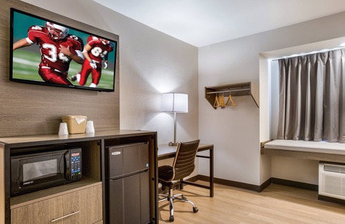 Fleming Hotel | Red Roof Inn PLUS+ & Suites Savannah - I-95