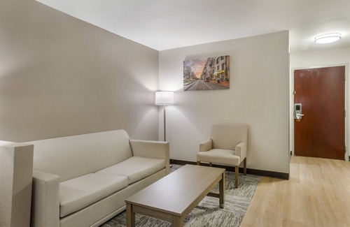 Fleming Hotel | Red Roof Inn PLUS+ & Suites Savannah - I-95