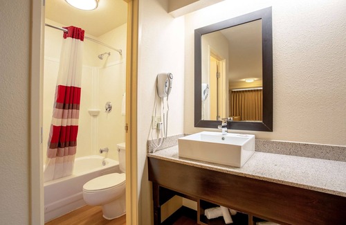 Linthicum Heights Hotel | Red Roof Inn PLUS+ Baltimore-Washington DC/BWI Airport