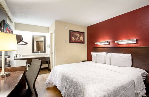 Linthicum Heights Hotel | Red Roof Inn PLUS+ Baltimore-Washington DC/BWI Airport