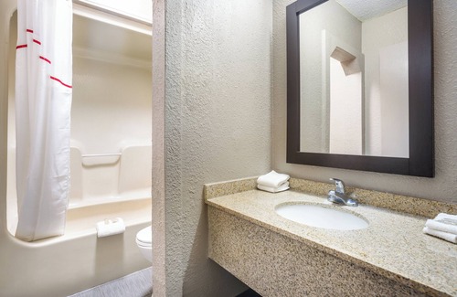 Windsor Forest Hotel | Red Roof Inn Savannah - Southside/Midtown