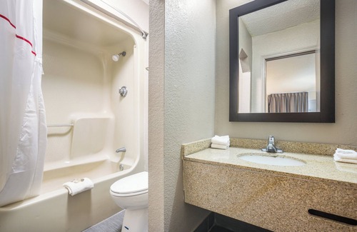 Windsor Forest Hotel | Red Roof Inn Savannah - Southside/Midtown