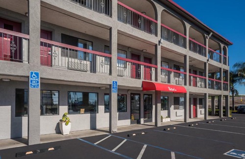 Stockton Hotel | Red Roof Inn Stockton