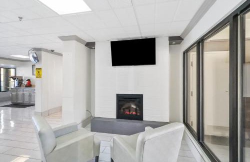 Fayetteville Hotel | Red Roof Inn & Suites Fayetteville-Fort Bragg