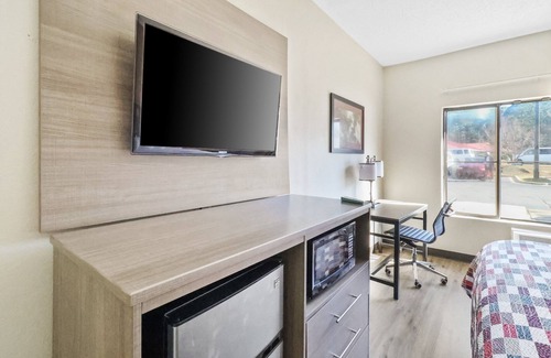 Fayetteville Hotel | Red Roof Inn & Suites Fayetteville - Fort Bragg