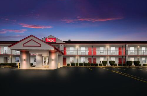 Jackson Hotel | Red Roof Inn & Suites Jackson, TN