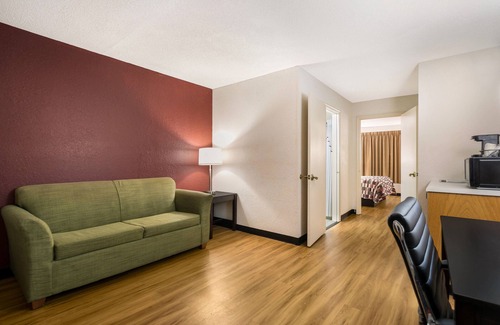 Knoxville Hotel | Red Roof Inn & Suites Knoxville East