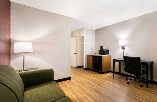 Knoxville Hotel | Red Roof Inn & Suites Knoxville East
