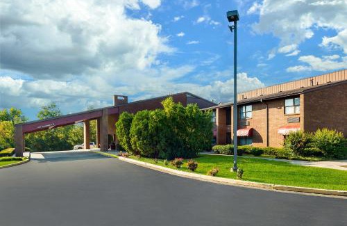 Lexington Hotel | Red Roof Inn & Suites Lexington - Hamburg