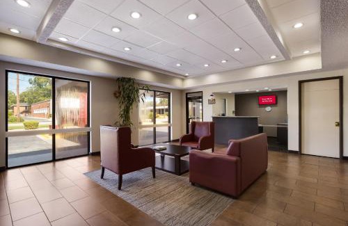 Statesboro Hotel | Red Roof Inn & Suites Statesboro - University
