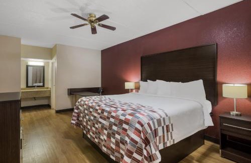 Statesboro Hotel | Red Roof Inn & Suites Statesboro - University