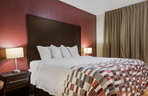 Statesboro Hotel | Red Roof Inn & Suites Statesboro - University