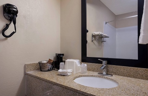 Statesboro Hotel | Red Roof Inn & Suites Statesboro - University