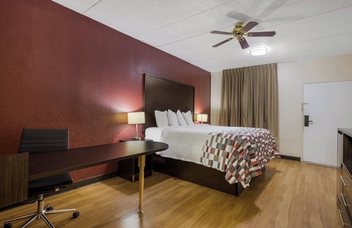 Statesboro Hotel | Red Roof Inn & Suites Statesboro - University