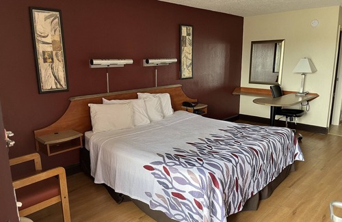 Northwest Hotel | Red Roof Inn Virginia Beach - Norfolk Airport