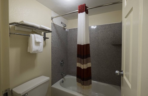 Northwest Hotel | Red Roof Inn Virginia Beach - Norfolk Airport