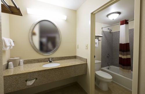 Northwest Hotel | Red Roof Inn Virginia Beach - Norfolk Airport
