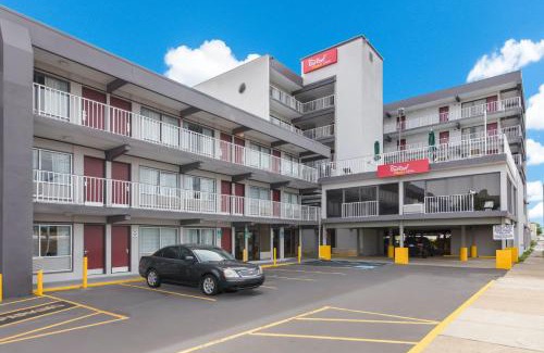 Northeast Virginia Beach Hotel | Red Roof PLUS & Suites Virginia Beach - Seaside