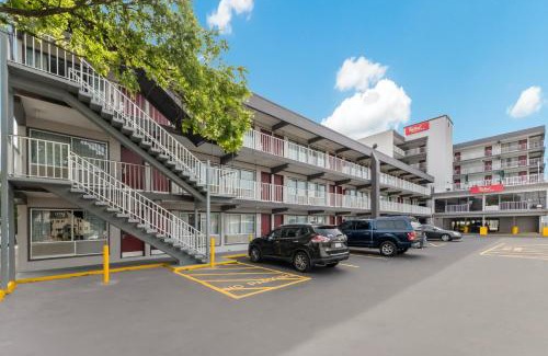 Northeast Virginia Beach Hotel | Red Roof PLUS & Suites Virginia Beach - Seaside