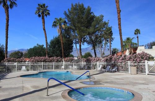 Rancho Mirage Apartment | Red Roof Retreat