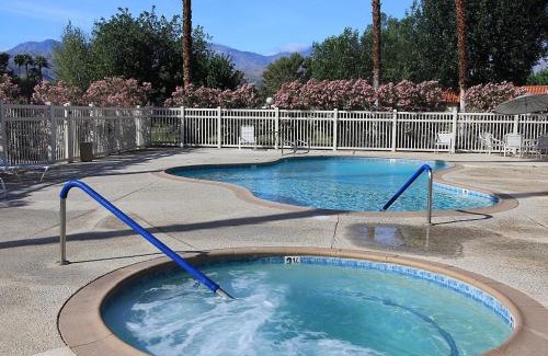 Rancho Mirage Apartment | Red Roof Retreat