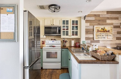 Franklin House | Red Rooster Retreat,Hot Tub+game area+firepit & LRG deck w/amazing Mountain View