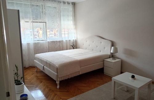 Pirot Apartment | Red Square Apartment