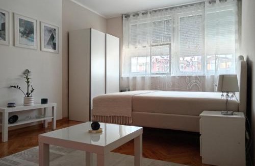 Pirot Apartment | Red Square Apartment