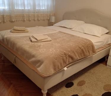 Pirot Apartment | Red Square Apartment