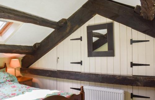 Hawes House | Red Squirrel Haven