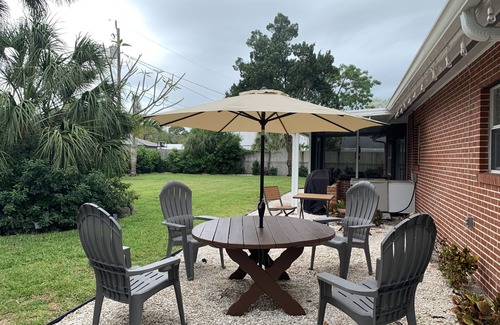 West Bradenton House | Red Sunset Casita, Mins to Anna Maria Island!Lots of space a boaters Paradise!