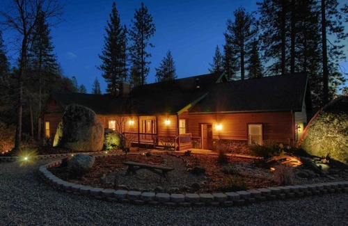 Mariposa House | Red Tail Retreat in Mariposa