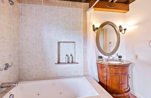 Holualoa Cottage | RED Writer’s Cottage TA-038-749-9520-01