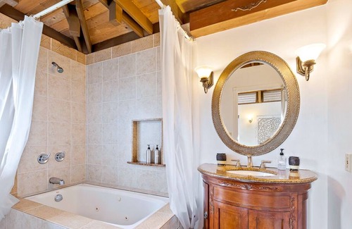 Holualoa Cottage | RED Writer’s Cottage TA-038-749-9520-01