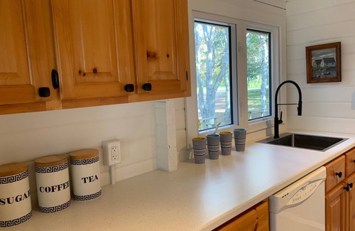 Bayview Cottage | "Redcliff" - Waterfront Chalet style Cedar Log Cottage in Cavendish Resort Area