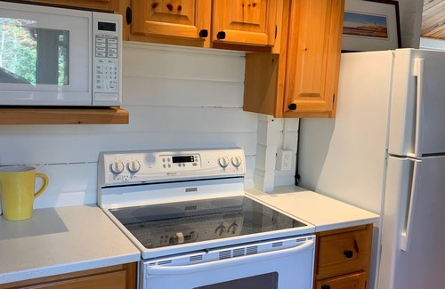 Bayview Cottage | "Redcliff" - Waterfront Chalet style Cedar Log Cottage in Cavendish Resort Area