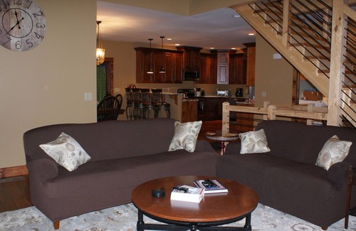 Rock Harbor House | Redden's Roost; snuggle into a lakefront nest with a gorgeous bird's eye view