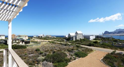 Pringle Bay Apartment | Reddoor Studio