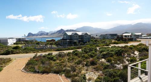 Pringle Bay Apartment | Reddoor Studio