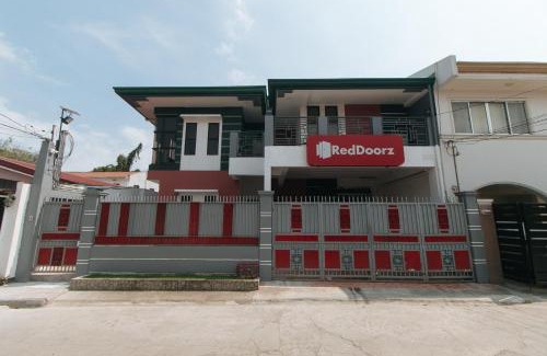 Moonwalk Hotel | RedDoorz @ Alquiza Residences Paranaque